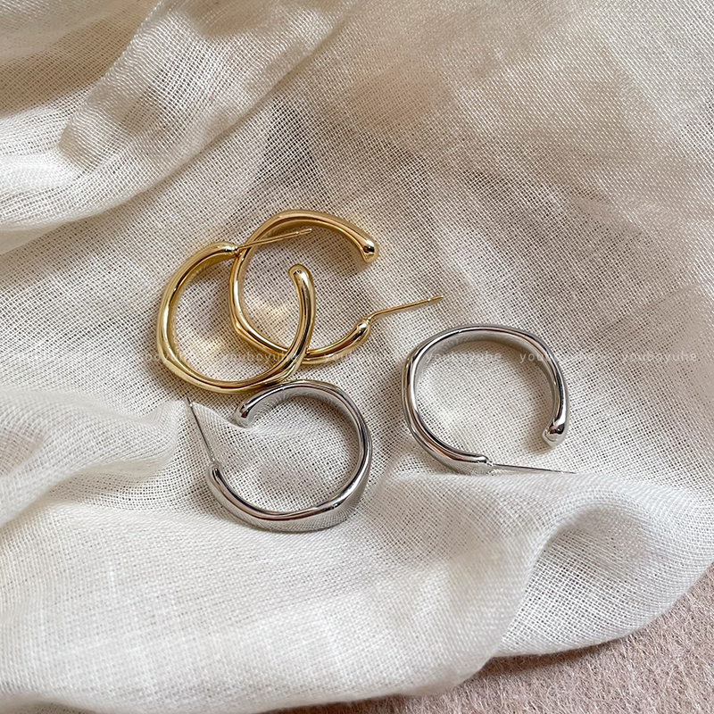 フープ ピアス 上品な輝きのシンプル丸型ステンレスフープピアス