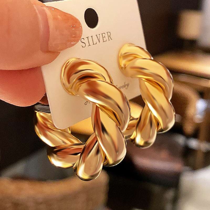 フープ ピアス ツイストデザイン ふっくらフープ