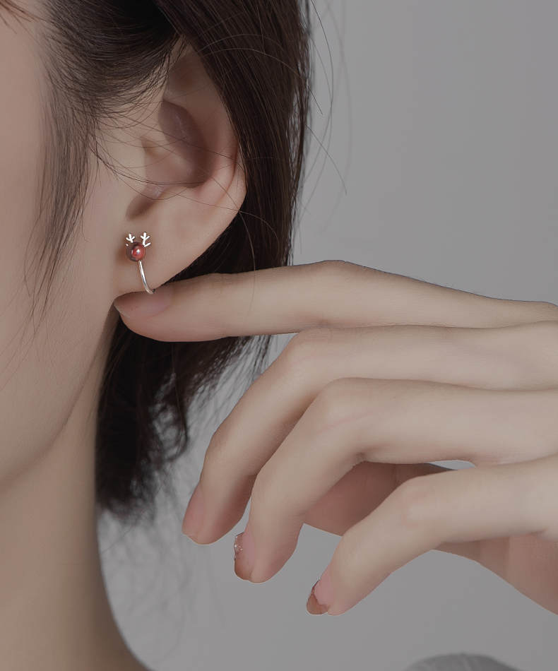 フープ ピアス 鹿の角モチーフ付きステンレスフープピアス