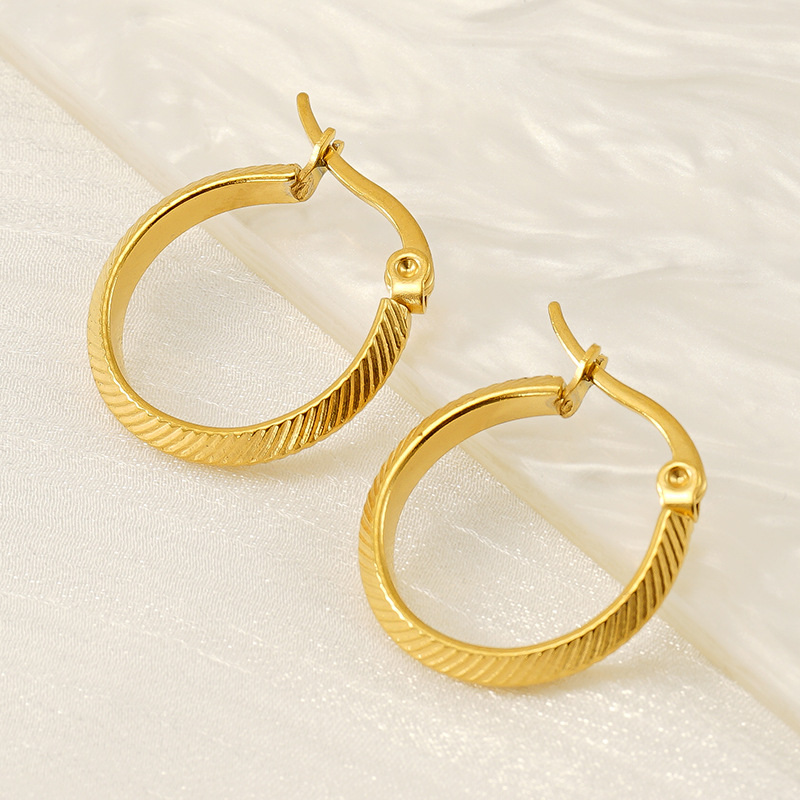 フープ ピアス 斜め彫り模様フープピアス