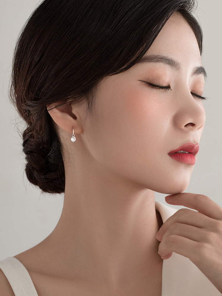 フープ ピアス 上品な輝き小ぶりな宝石付きステンレス