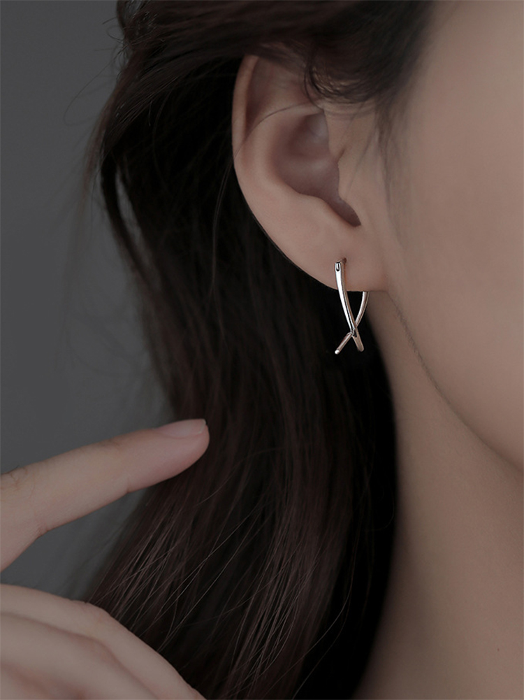  交差線デザイン ステンレス製フープピアス