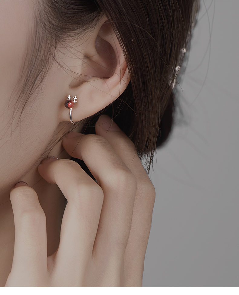 フープ ピアス 鹿の角モチーフ付きステンレスフープピアス