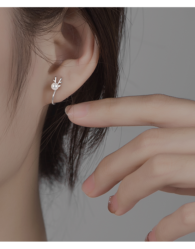 フープ ピアス 鹿の角モチーフ付きステンレスフープピアス