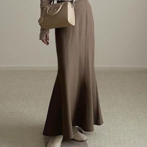 イエベ服　すらりと美しいロングフレアスカート（イエベ春向け・イエベ秋向け）