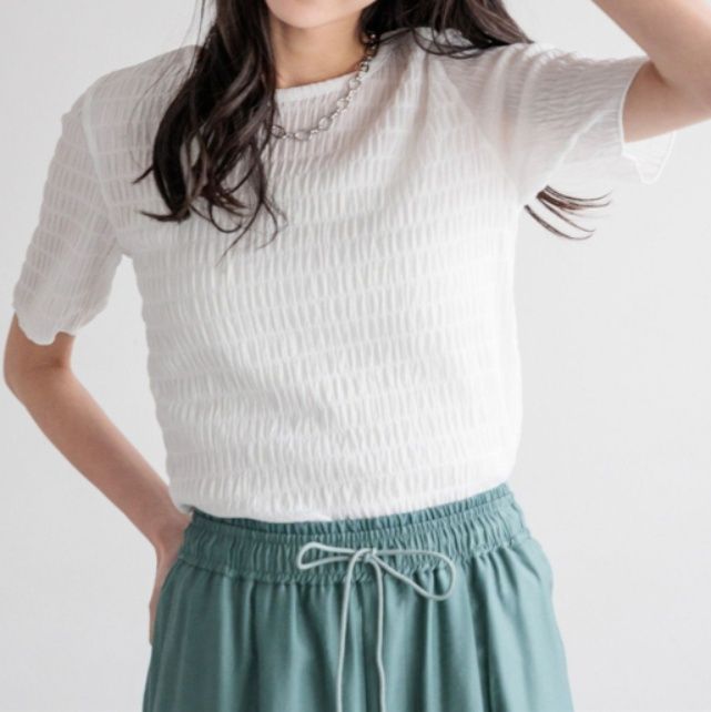 イエベ服　立体模様のシャーリングトップス（イエベ春・イエベ秋向け）