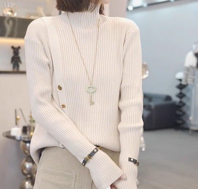 イエベ服　ハイネックアシンメトリーニット（イエベ春向け・イエベ秋向け）