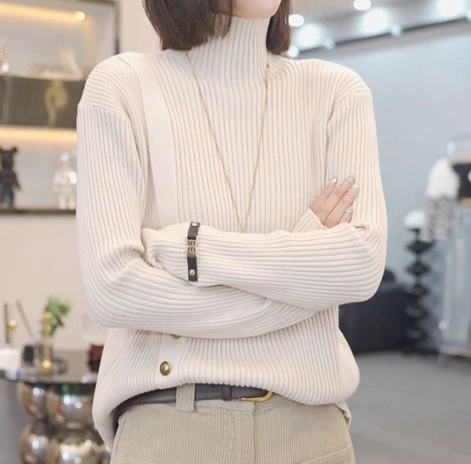 イエベ服　ハイネックアシンメトリーニット（イエベ春向け・イエベ秋向け）