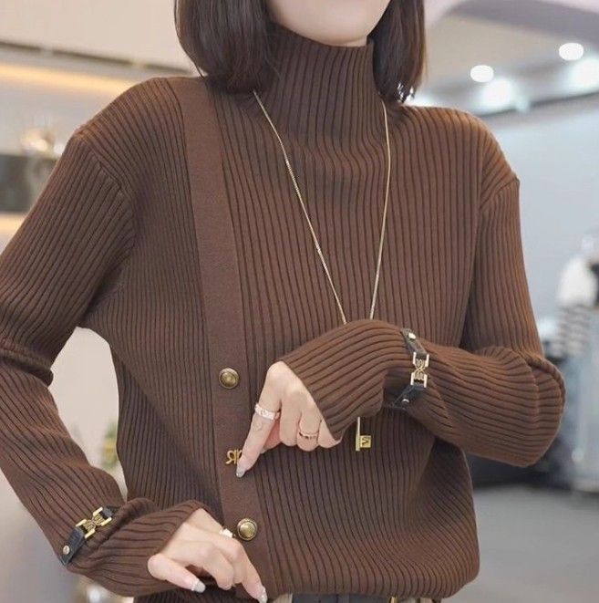 イエベ服　ハイネックアシンメトリーニット（イエベ春向け・イエベ秋向け）