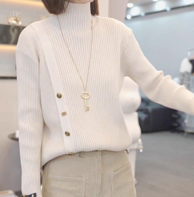 イエベ服　ハイネックアシンメトリーニット（イエベ春向け・イエベ秋向け）