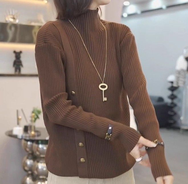 イエベ服　ハイネックアシンメトリーニット（イエベ春向け・イエベ秋向け）