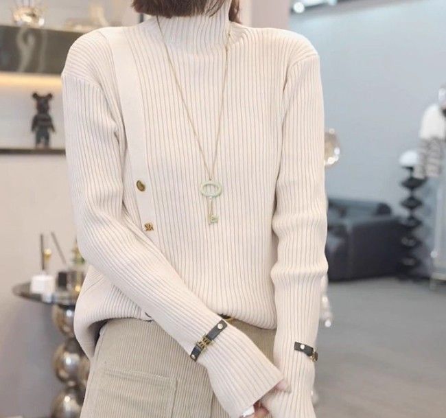 イエベ服　ハイネックアシンメトリーニット（イエベ春向け・イエベ秋向け）