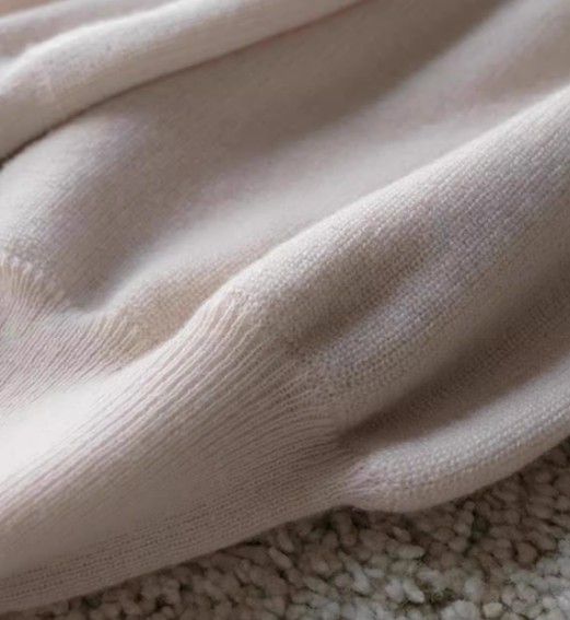 イエベ服　タートルネックニットセーター（イエベ春向け・イエベ秋向け）