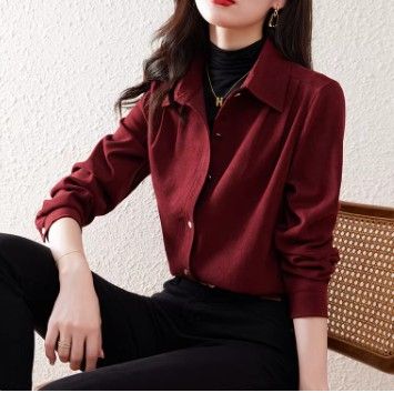 イエベ春/イエベ秋服　ディープカラー金ボタンシャツ