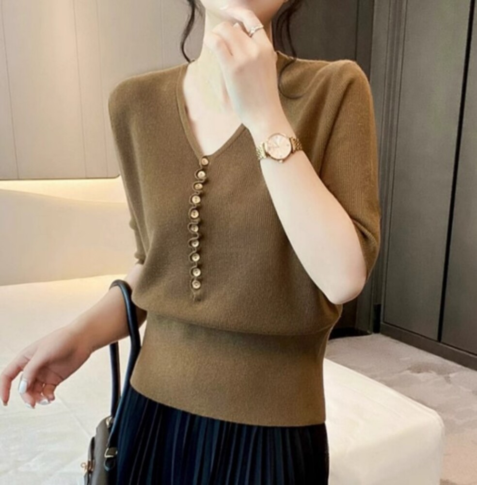 イエベ春/イエベ秋服　フロントボタンVネックニットトップス