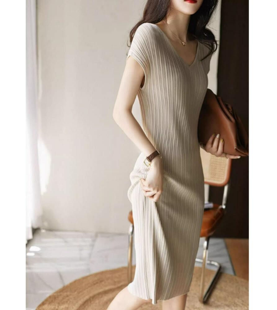 イエベ春/イエベ秋服　セミロング丈Vネック半袖ニットワンピース