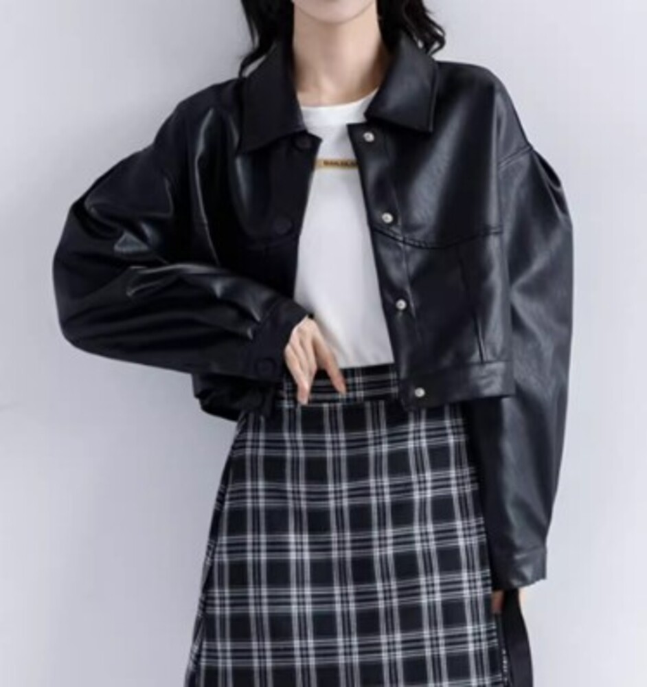 イエベ秋服 辛口に決まる ショート丈 レザー調 ライダース ジャケット