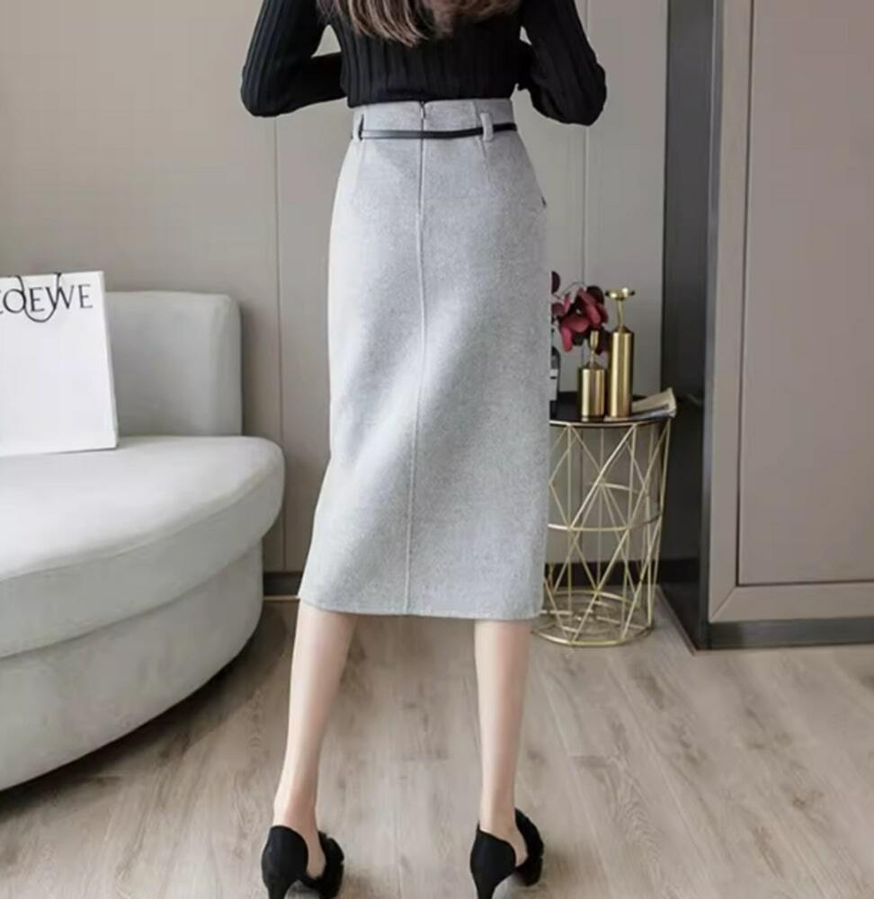 イエベ春/イエベ秋服　ベルト付 ウール調スリットスカート