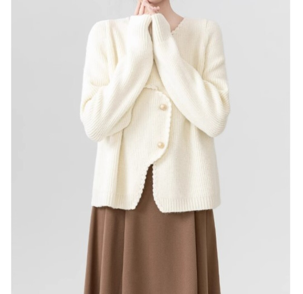 イエベ春/イエベ秋服　アシンメトリーニット