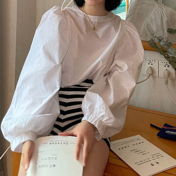 白色丸首パフスリーブブラウス長袖体型カバー