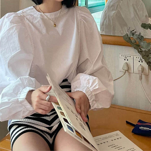 白色丸首パフスリーブブラウス長袖体型カバー