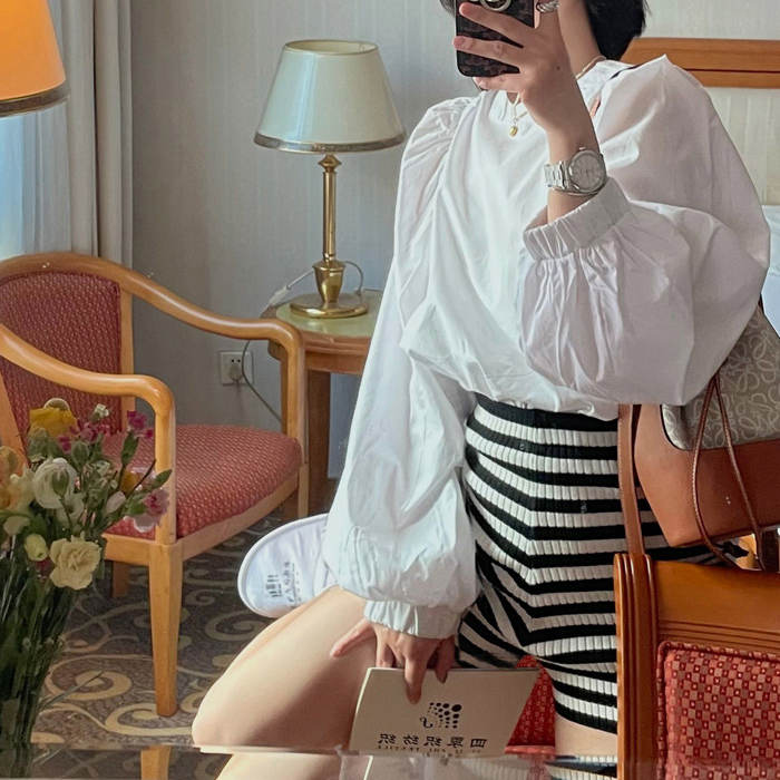 白色丸首パフスリーブブラウス長袖体型カバー