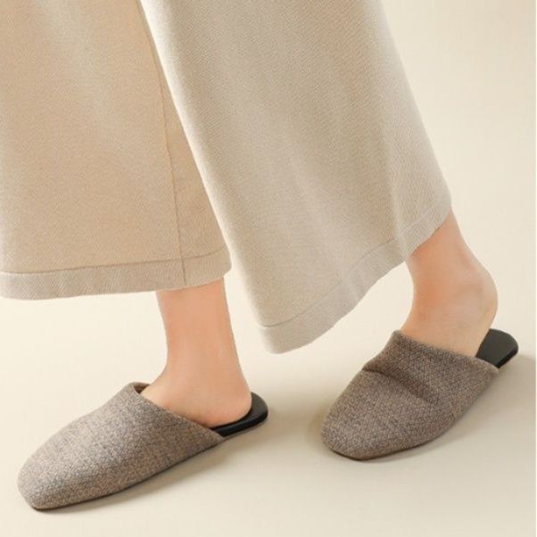 インテリア雑貨 織り込み素材の快適室内用スリッパ