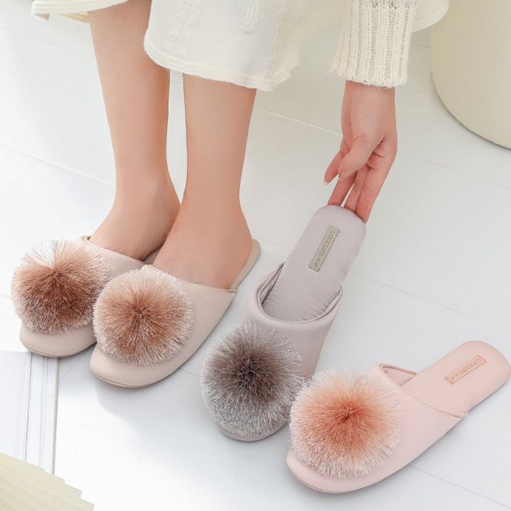 インテリア雑貨 ふわふわボンボン付き室内履きスリッパ
