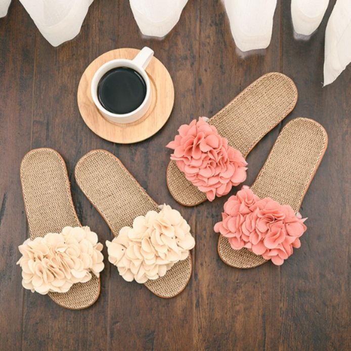 インテリア雑貨 立体花飾り付き天然素材風ルームスリッパ