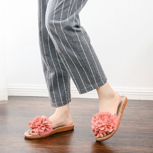 インテリア雑貨 立体花飾り付き天然素材風ルームスリッパ