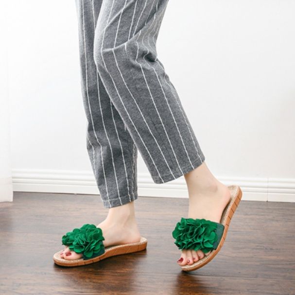 インテリア雑貨 立体花飾り付き天然素材風ルームスリッパ