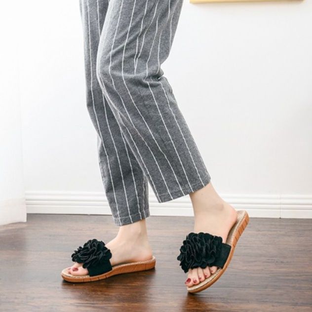 インテリア雑貨 立体花飾り付き天然素材風ルームスリッパ