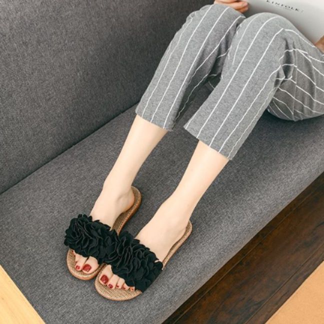 インテリア雑貨 立体花飾り付き天然素材風ルームスリッパ