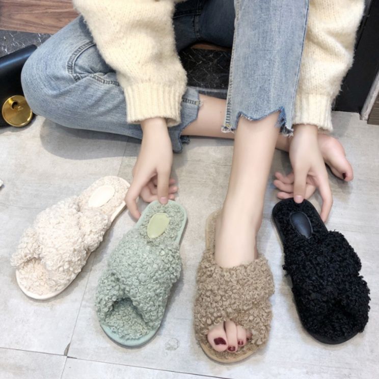 インテリア雑貨 ふわふわボア素材の室内履きサンダル