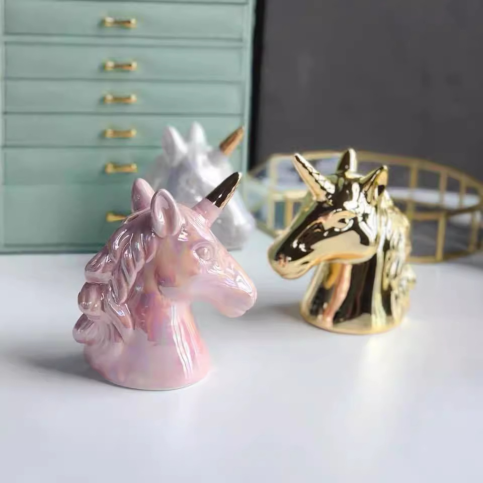 インテリア雑貨 幻想的な一角獣の陶器製装飾置き物