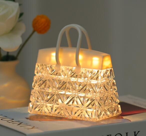 籠編み風バッグ型照明 温かい光のインテリア雑貨