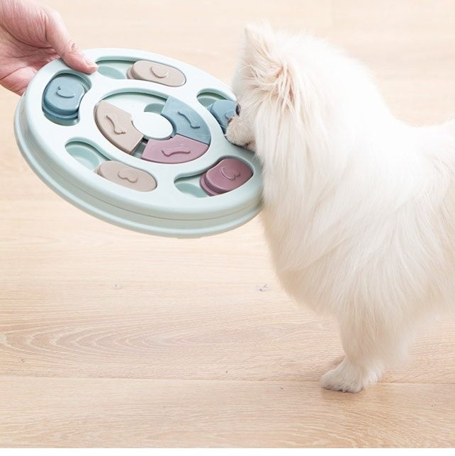 犬のおもちゃ 回転式肉球パズル餌入れ知育玩具