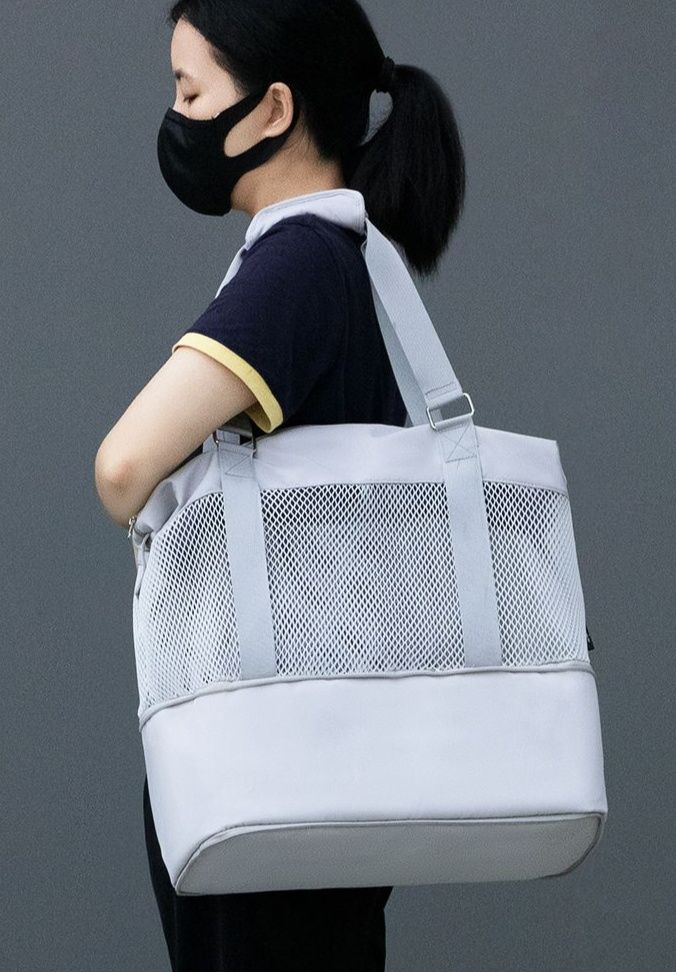 犬バッグ 軽量通気性抜群メッシュ仕様愛犬用ショルダーキャリーバッグ