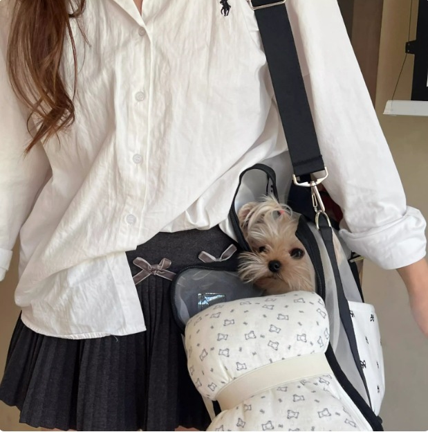 犬バッグ 小型犬用斜め掛けメッシュ窓付きキャリーバッグ