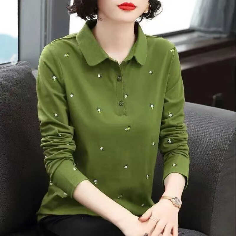 50代ファッション 小花刺繍入り襟付きポロカットソー