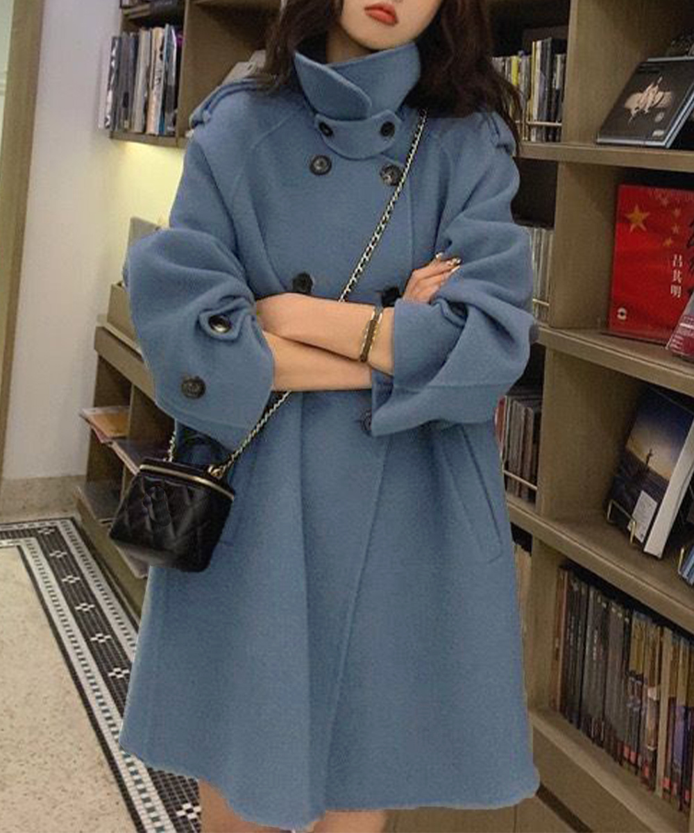 50代ファッション 上品ダブルボタン膝丈トレンチコート