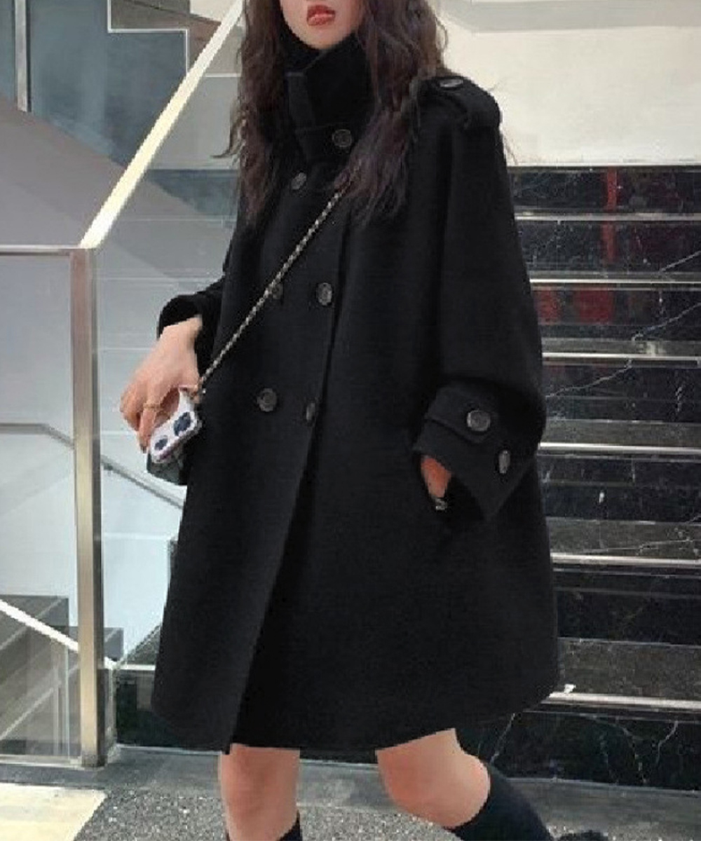 50代ファッション 上品ダブルボタン膝丈トレンチコート