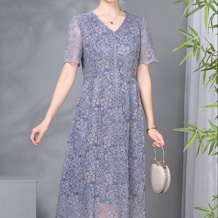 50代ファッション 上品花柄レースワンピース