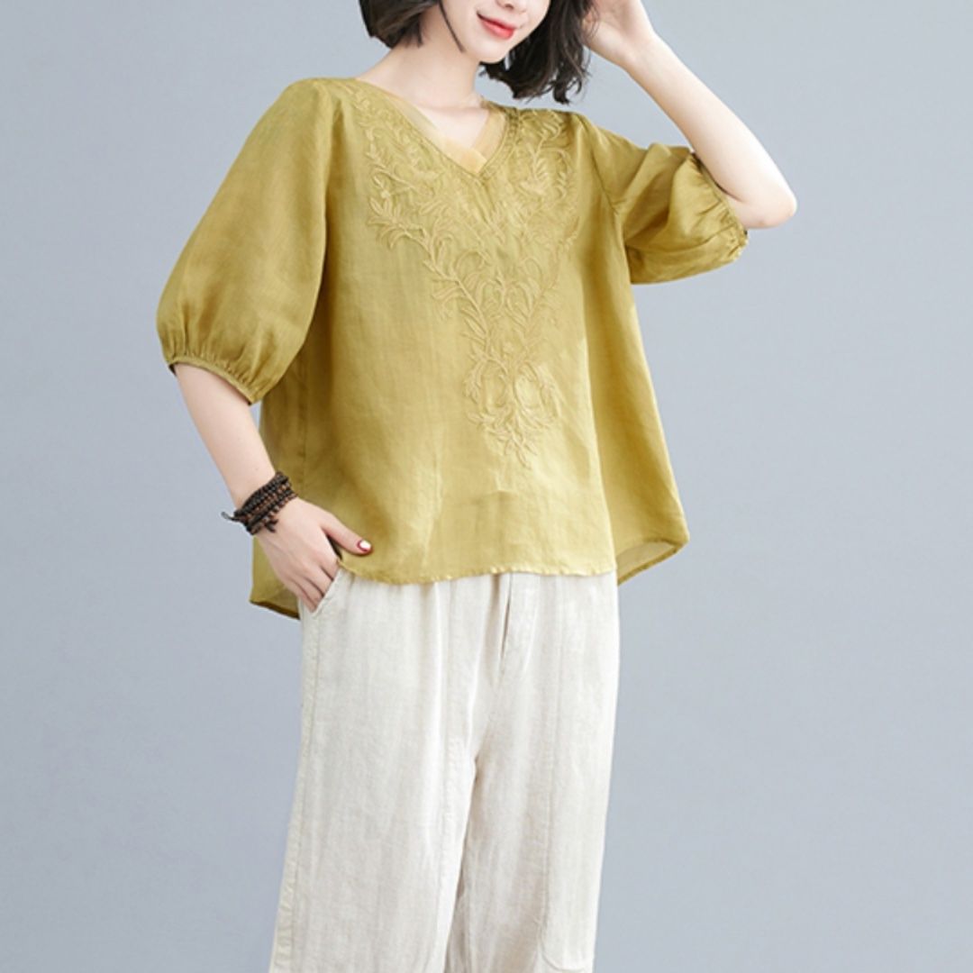 50代ファッション 優美な刺繍入り五分袖ブラウス