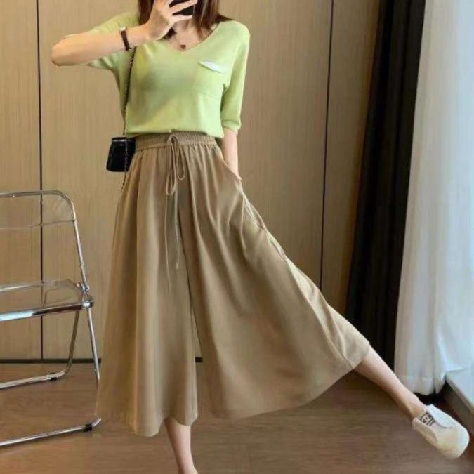 50代ファッション 大人の余裕を感じさせるワイドパンツ