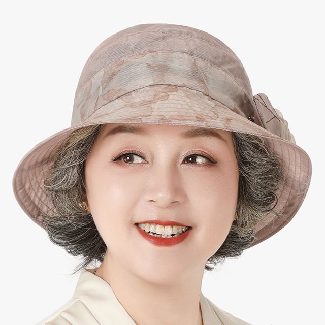 50代ファッション 花装飾付き上品なつば広帽子