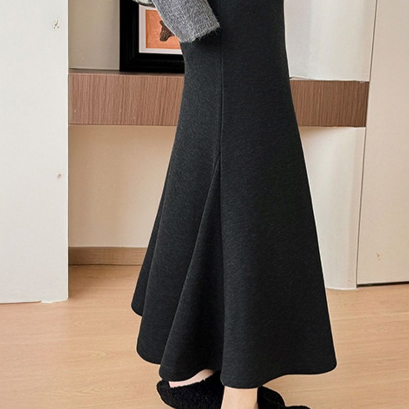 50代ファッション 美脚効果抜群フレアロングスカート