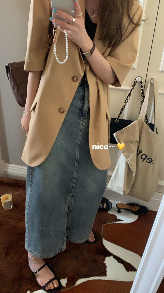 50代ファッション フロントスリット付きデニムロングスカート着回し力抜群細見え効果