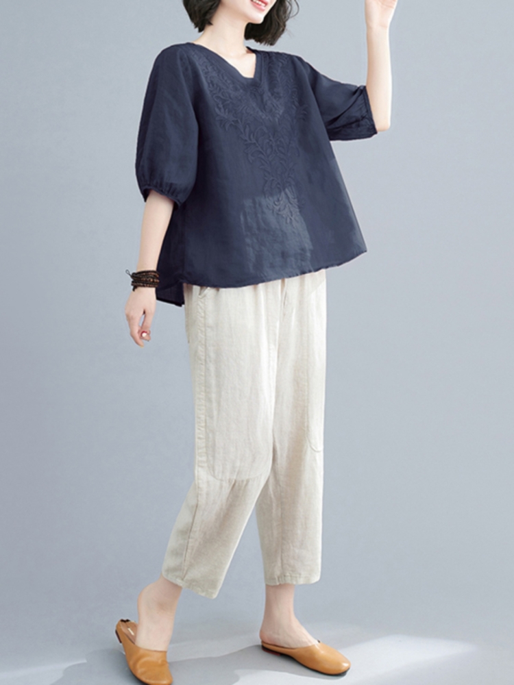 50代ファッション 優美な刺繍入り五分袖ブラウス
