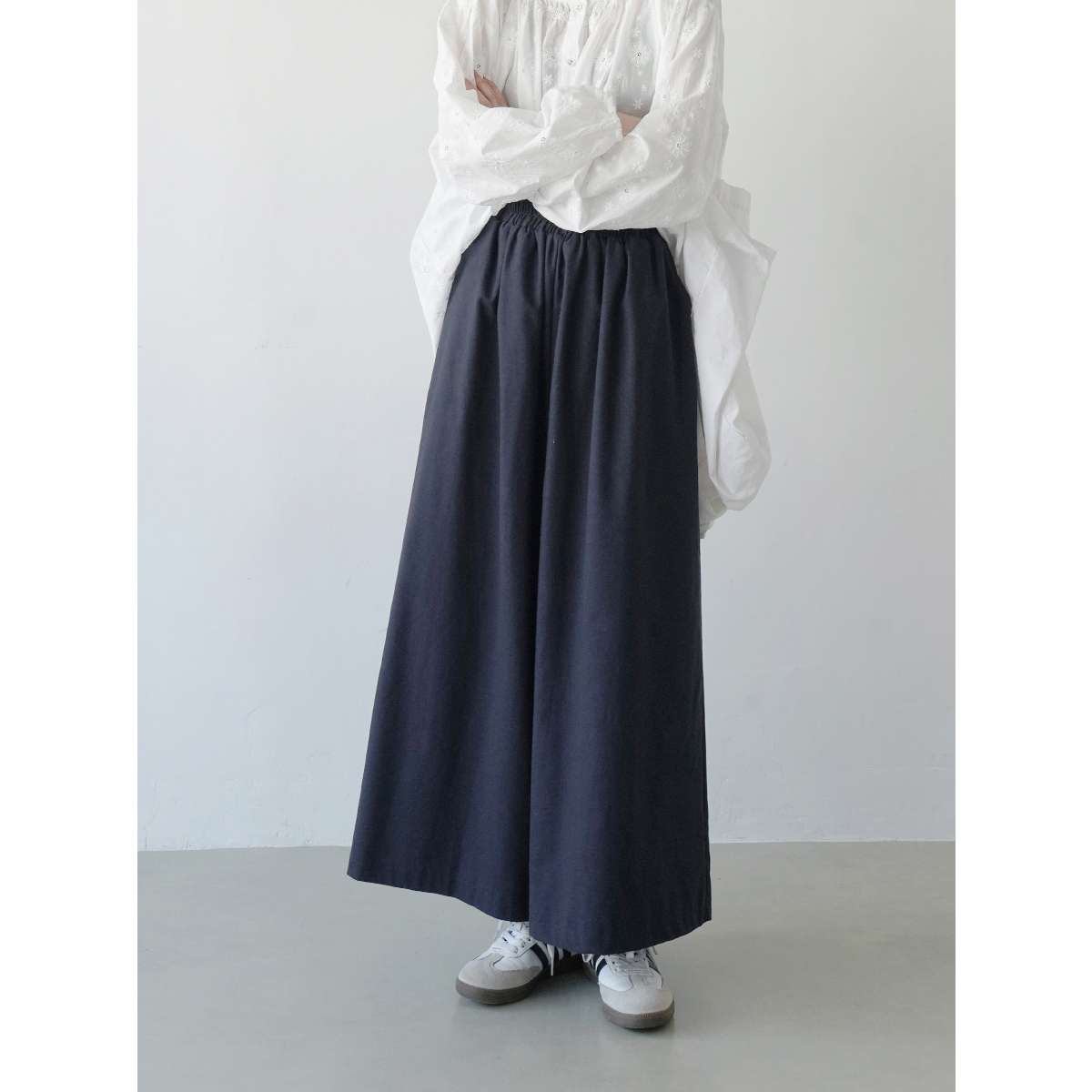 50代ファッション ゆったりワイドパンツ